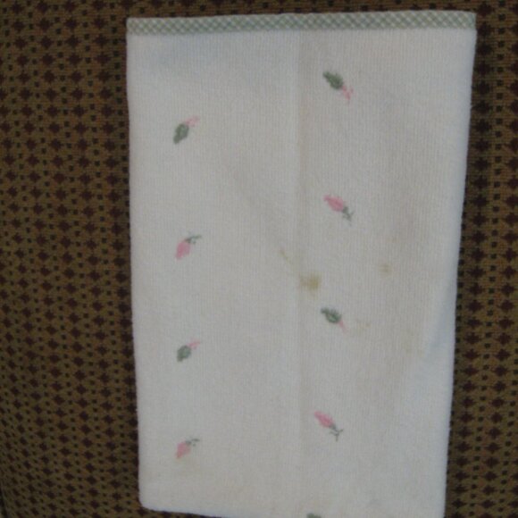 Croscill- Hand Towel Rosebuds - Picture 1 of 3